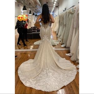 Berta 16 104 Wedding dress